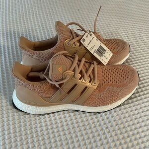 NWT Adidas ultraboost sneakers size 8
